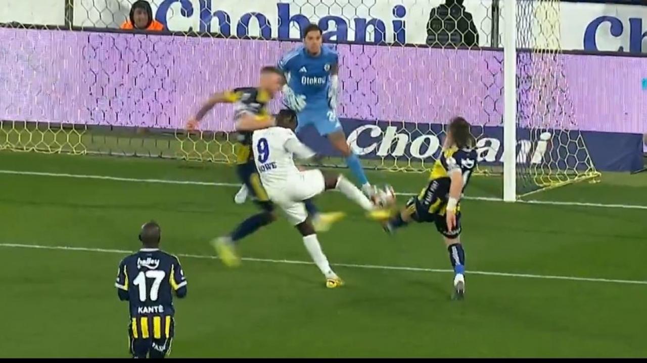 Kadıköy'de yoğun itiraz! İki takım da penaltı bekledi