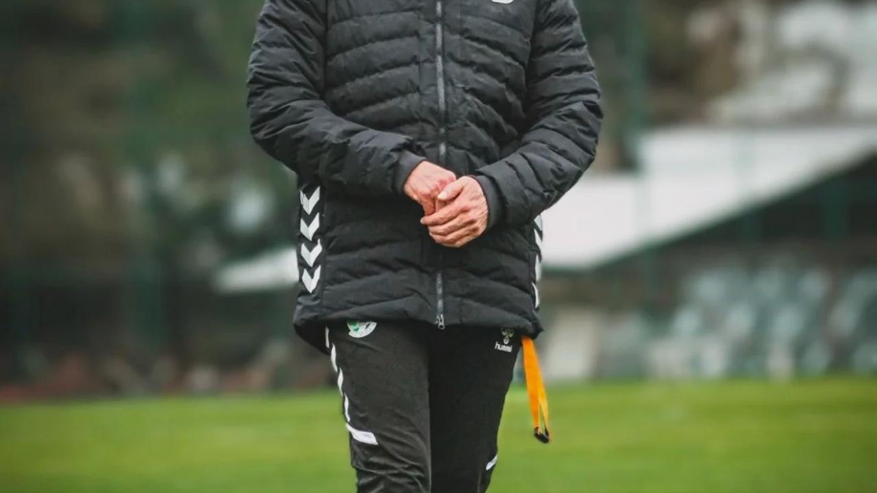 Küme düşmesi kesinleşince teknik direktöre veda ettiler