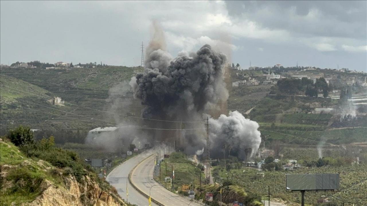 Lübnan'ın güneyi tamamen ayrıldı! Son köprü de vuruldu