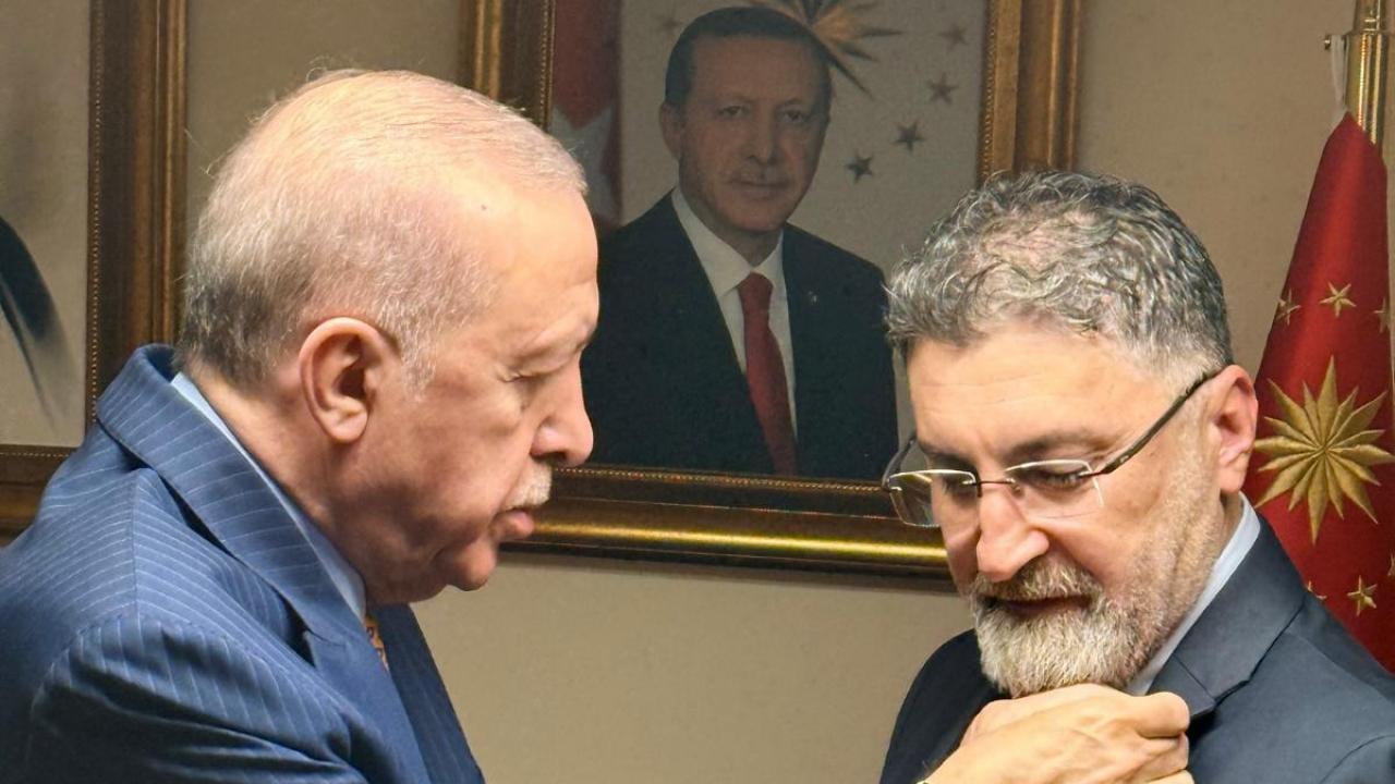 Serik'te yeni dönem! Kadir Kumbul AK Parti'ye katıldı, rozetini Erdoğan taktı