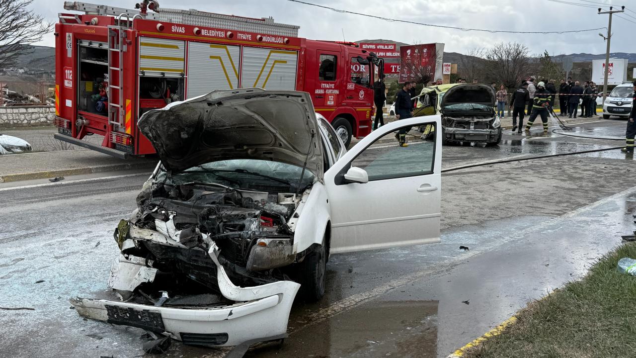 Sivasspor tesisleri önünde feci kaza! 4’ü futbolcu 6 kişi yaralandı