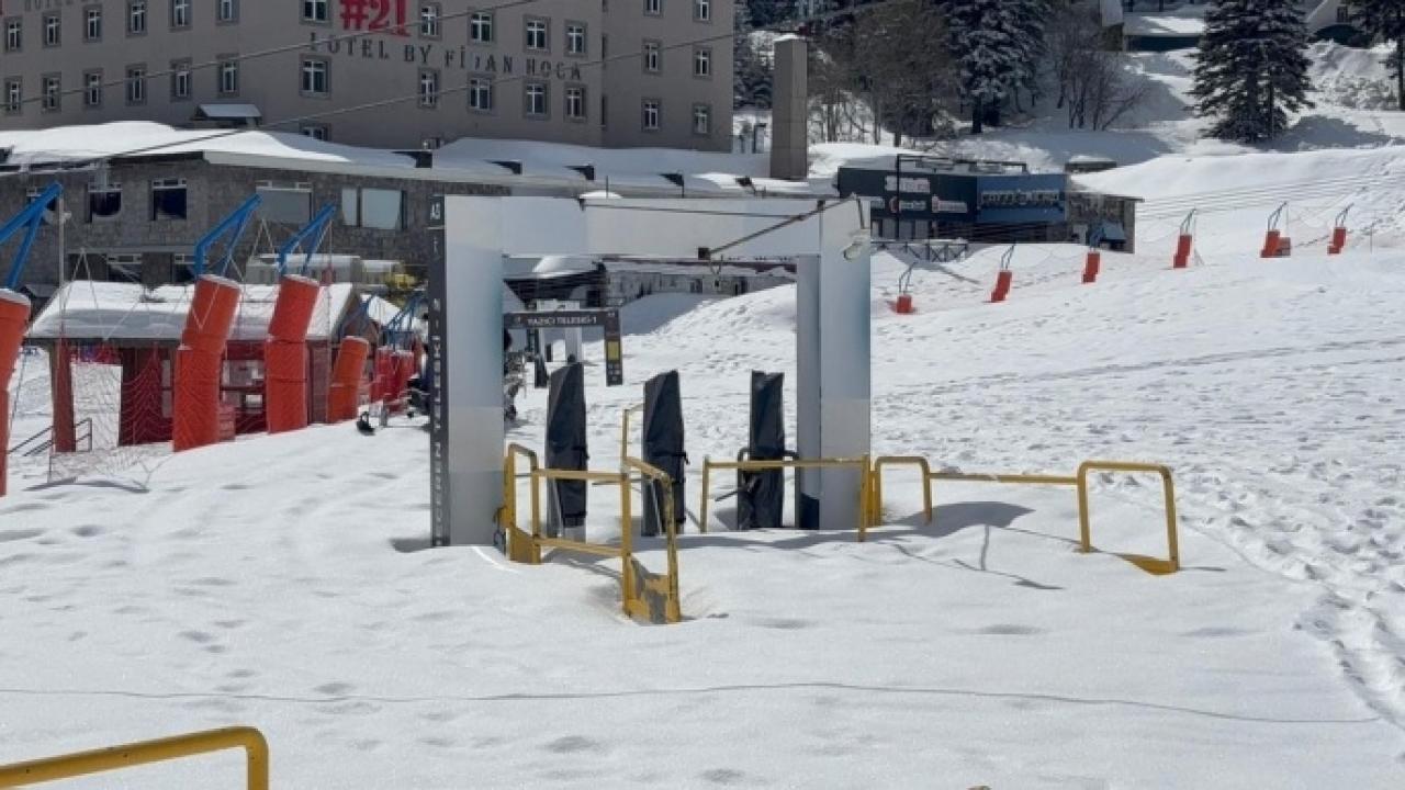 Uludağ'da nisan sürprizi: 1.5 metre kar var, oteller kapalı!