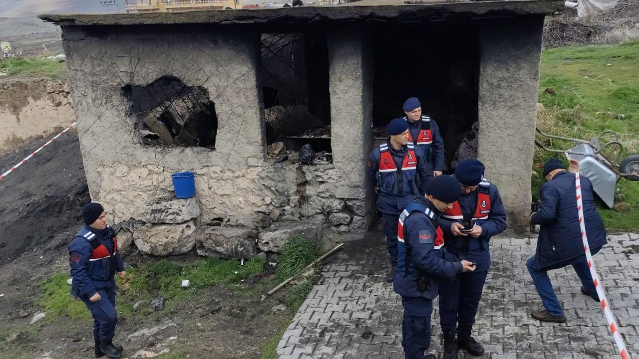 Tavanı çöken fırının enkazı altında kalan kadın öldü