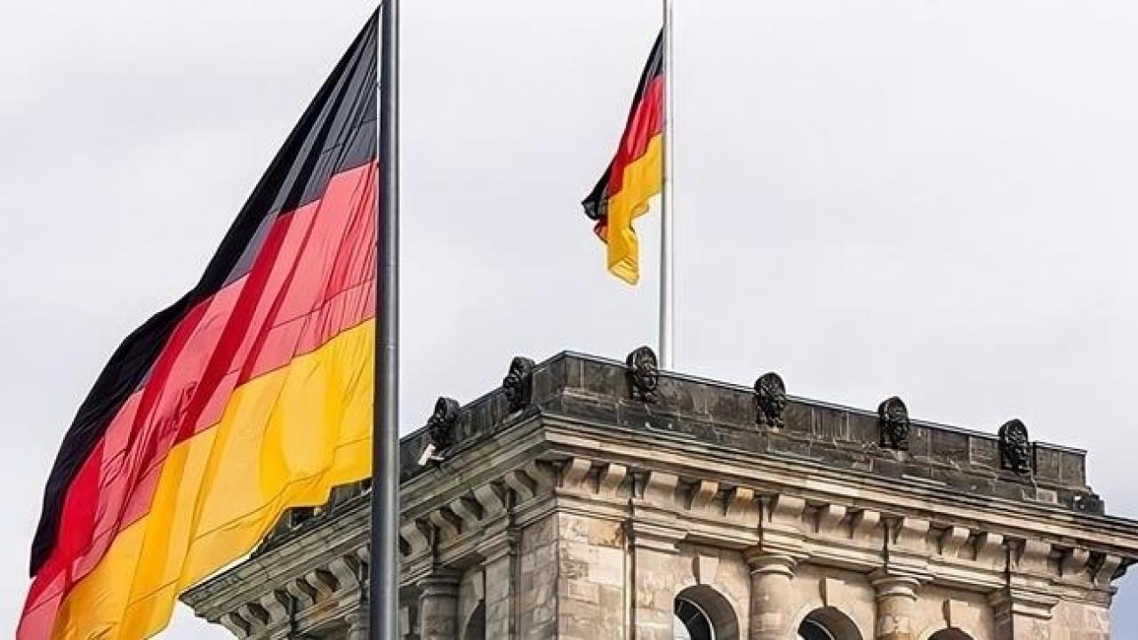 Almanya’da casusluk alarmı: Şüpheliler trafik kontrolünde yakalandı!