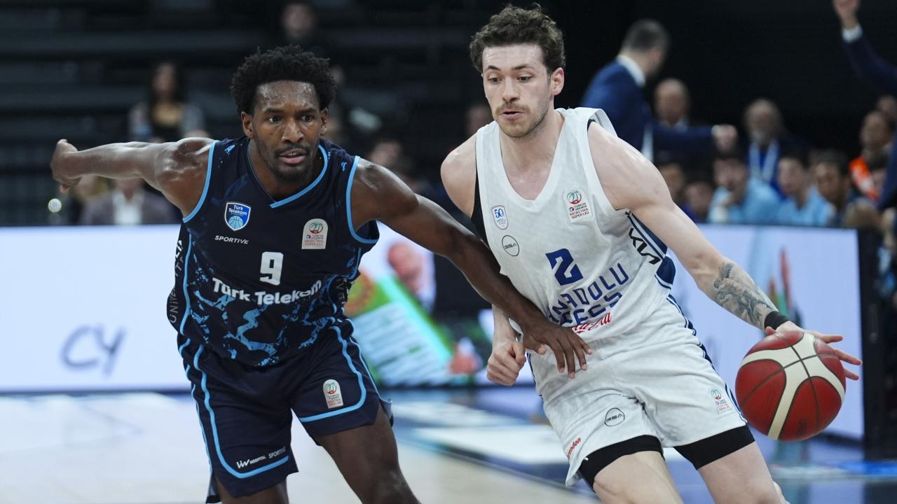 Anadolu Efes'ten Türk Telekom karşısında 101 sayılık galibiyet!