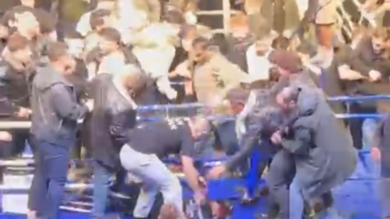 Boks maçı kavgaya döndü! Türk ve Rus dövüşçü birbirine girdi