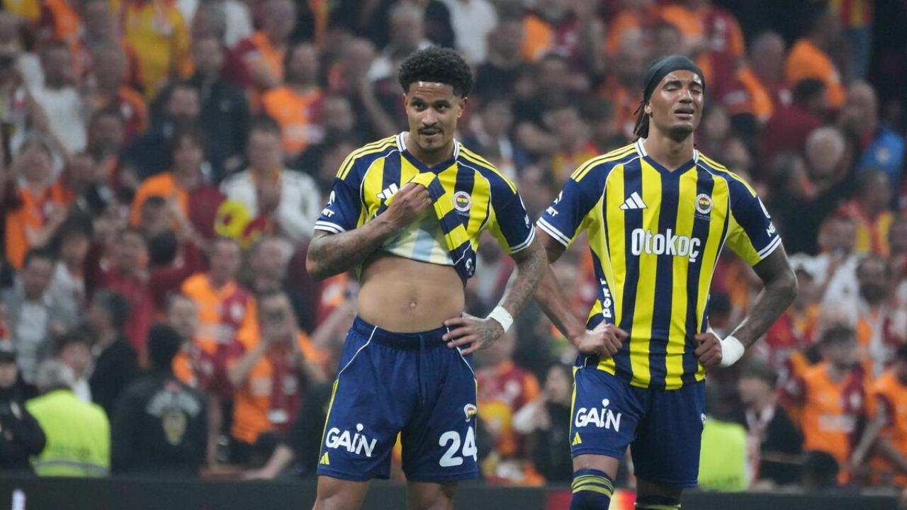 Derbiyi 3-0 kaybeden Fenerbahçe ilki yaşadı