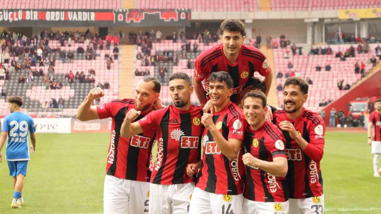 Eskişehirspor TFF 2. Lig hedefine kilitlendi! 2 final maçı oynayacaklar