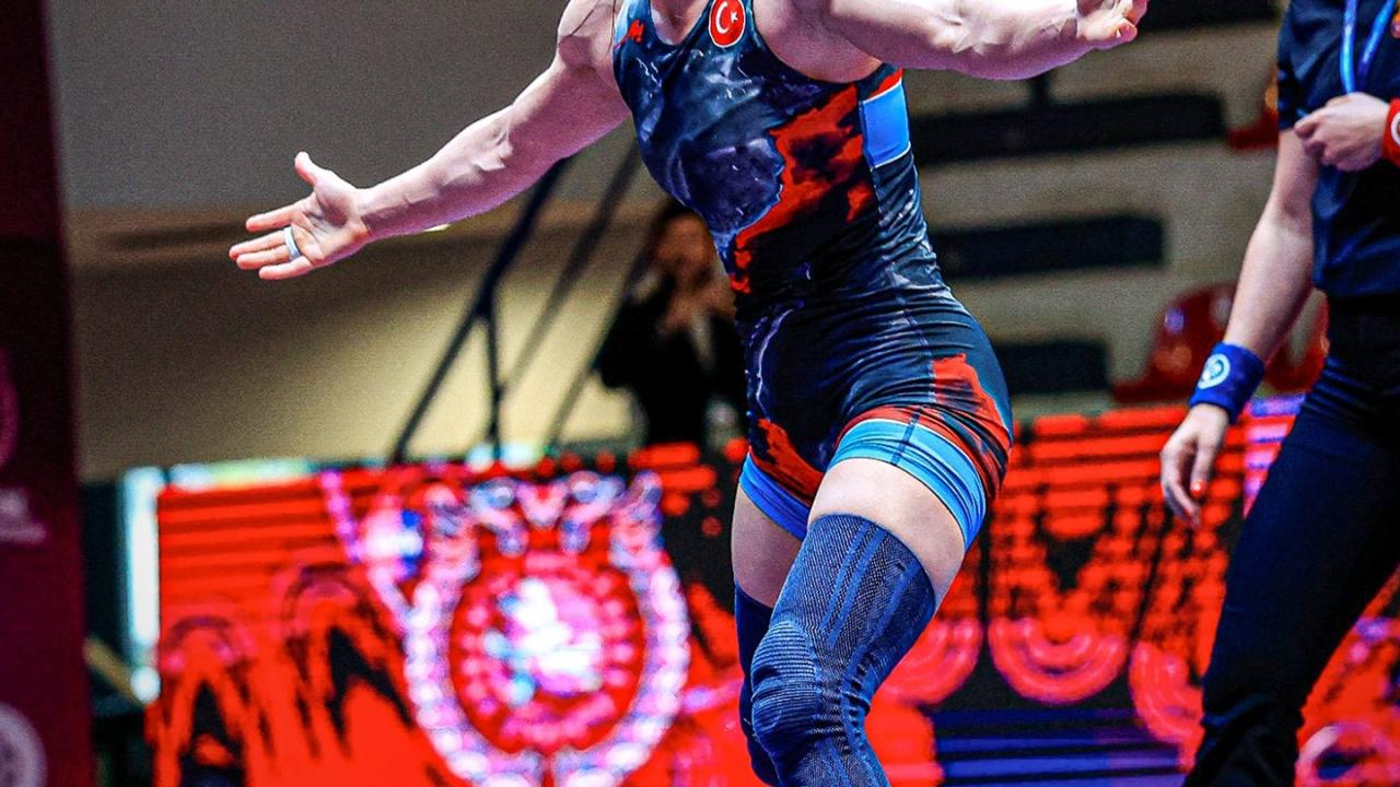 Evin Demirhan Yavuz'dan gümüş madalya