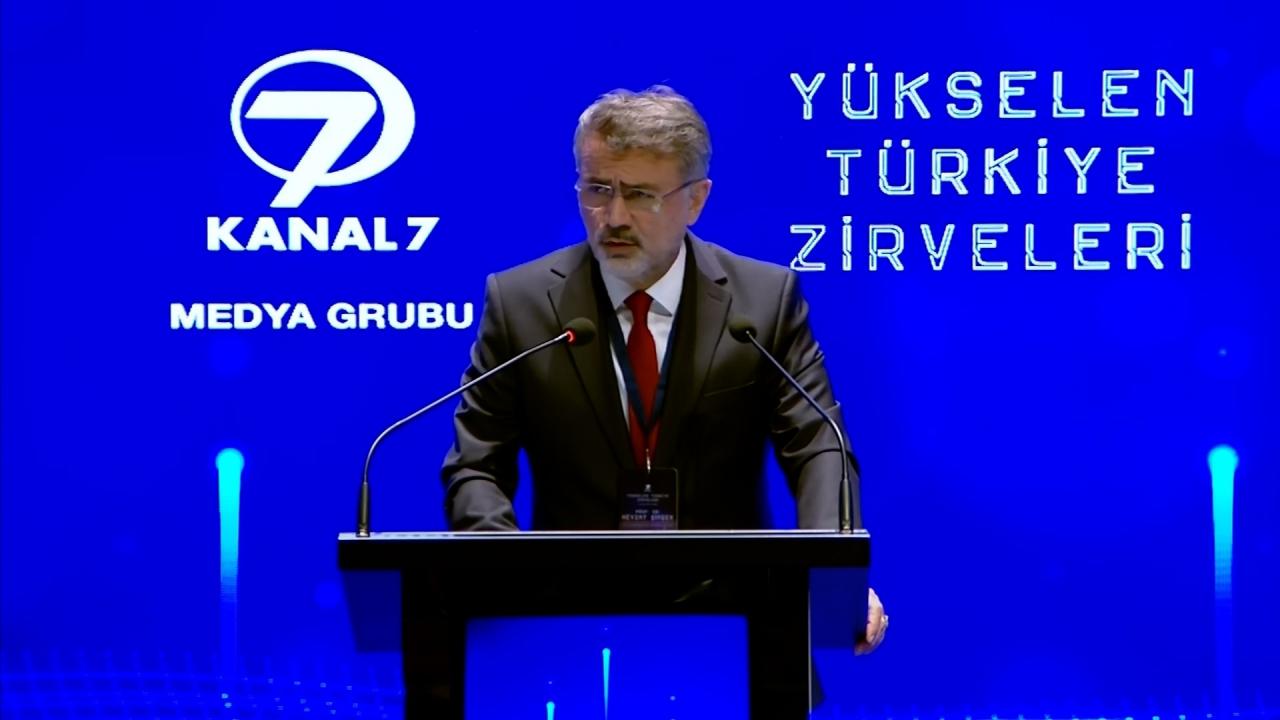 FSMV Rektörü Şimşek: Belirsizlik dönemlerinde krizleri yönetme kapasitesi belirleyicidir