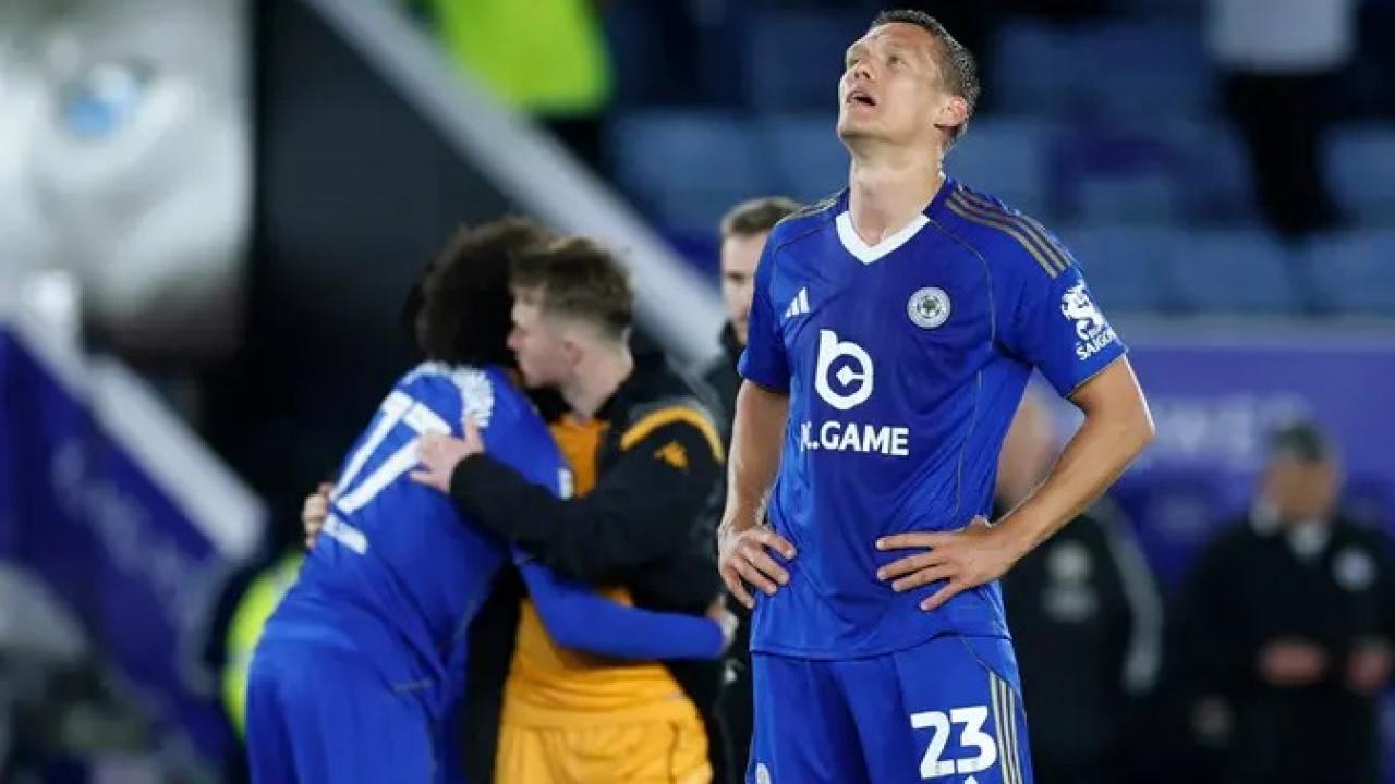 Hull City, Premier Lig'in eski şampiyonunu küme düşürdü