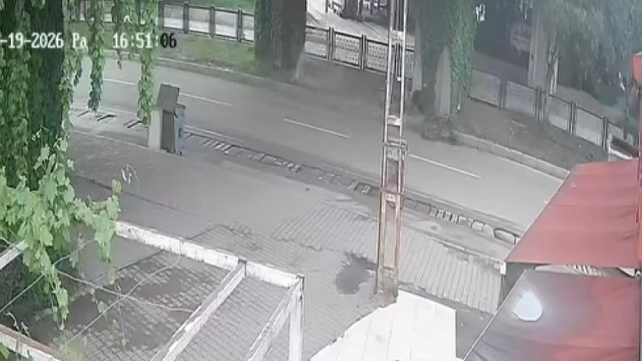 Kontrolden çıkan motosiklet ölüm getirdi: Genç kızın tabutuna duvak örtüldü