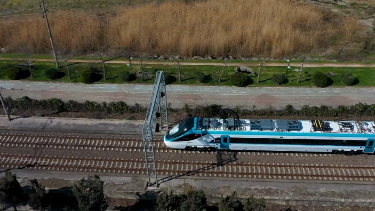 Milli Elektrikli Hızlı Tren saatte 225 kilometre hıza çıktı