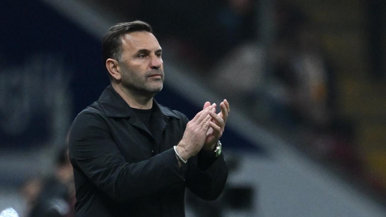 Okan Buruk'tan ıslıklanan oyuncusuna destek