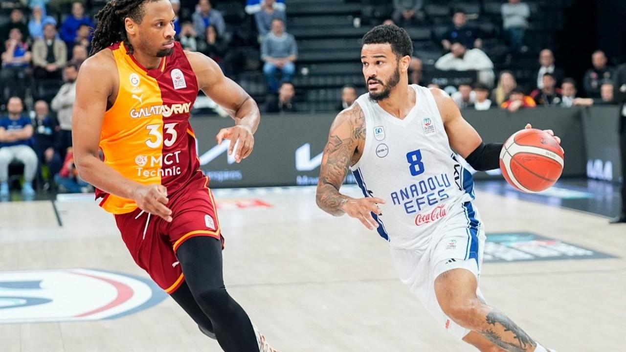 Potada hafta derbiyle kapanıyor! Galatasaray MCT Technic evinde Anadolu Efes'e karşı