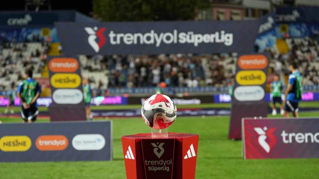 Süper Lig'de 32. haftanın programı belli oldu! Aynı saatte 3 kritik maç