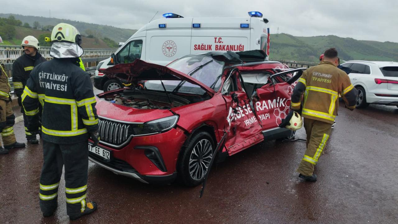 Tırla otomobil çarpıştı: Yaralılar var!