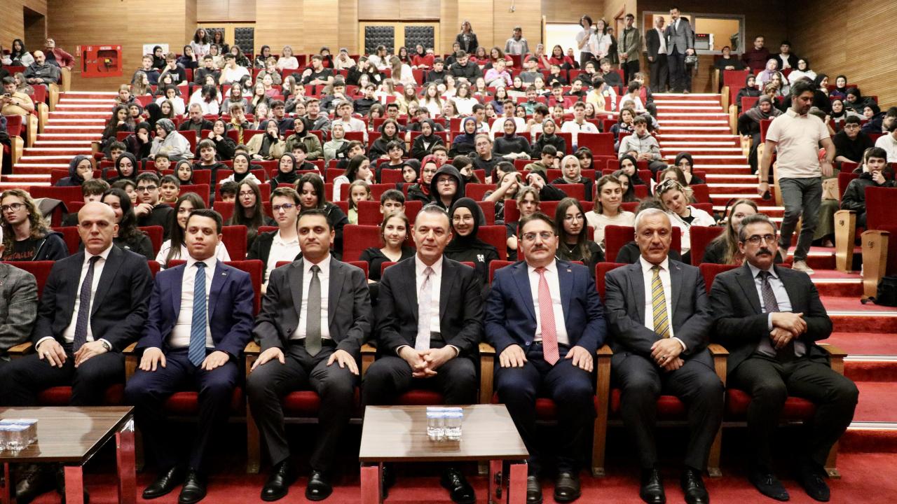 Türkiye Uzay Ajansı Başkanı Kıraç, Sakarya'da öğre…