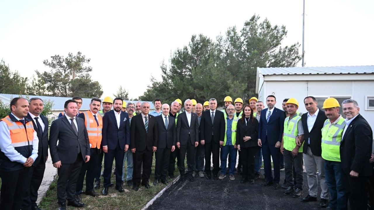 Süre 35 dakika kısalıyor! Bakan Uraloğlu "büyük tasarrufu" rakamla açıkladı
