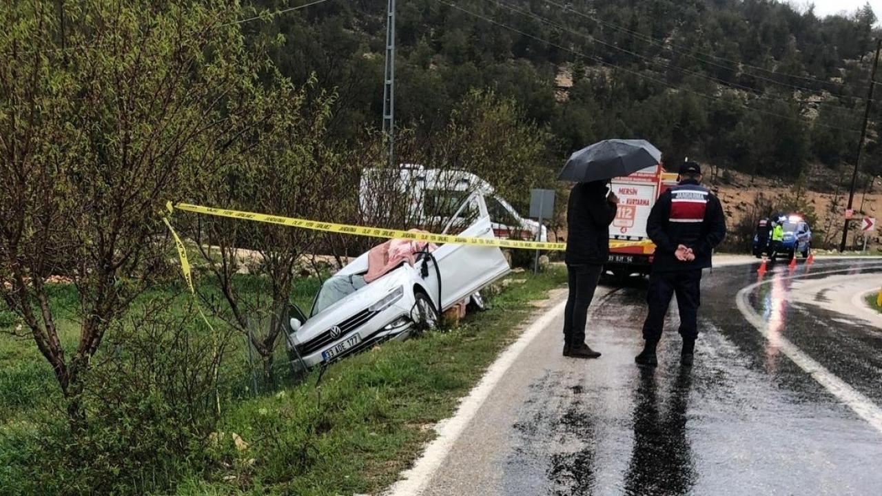 Mersin'de TIR ile çarpışan otomobilin sürücüsü öldü