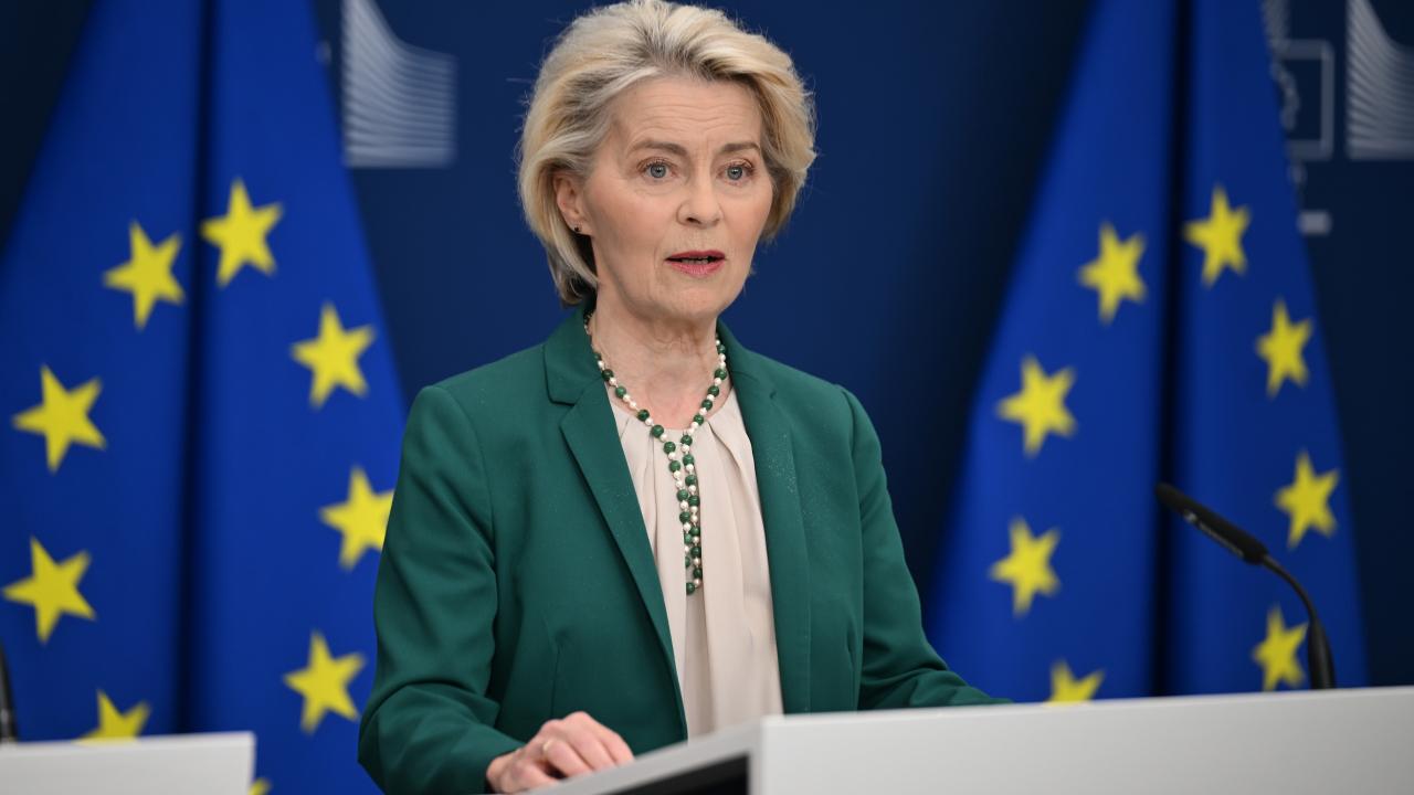 AB Komisyonu Başkanı Leyen'den fosil yakıt itirafı