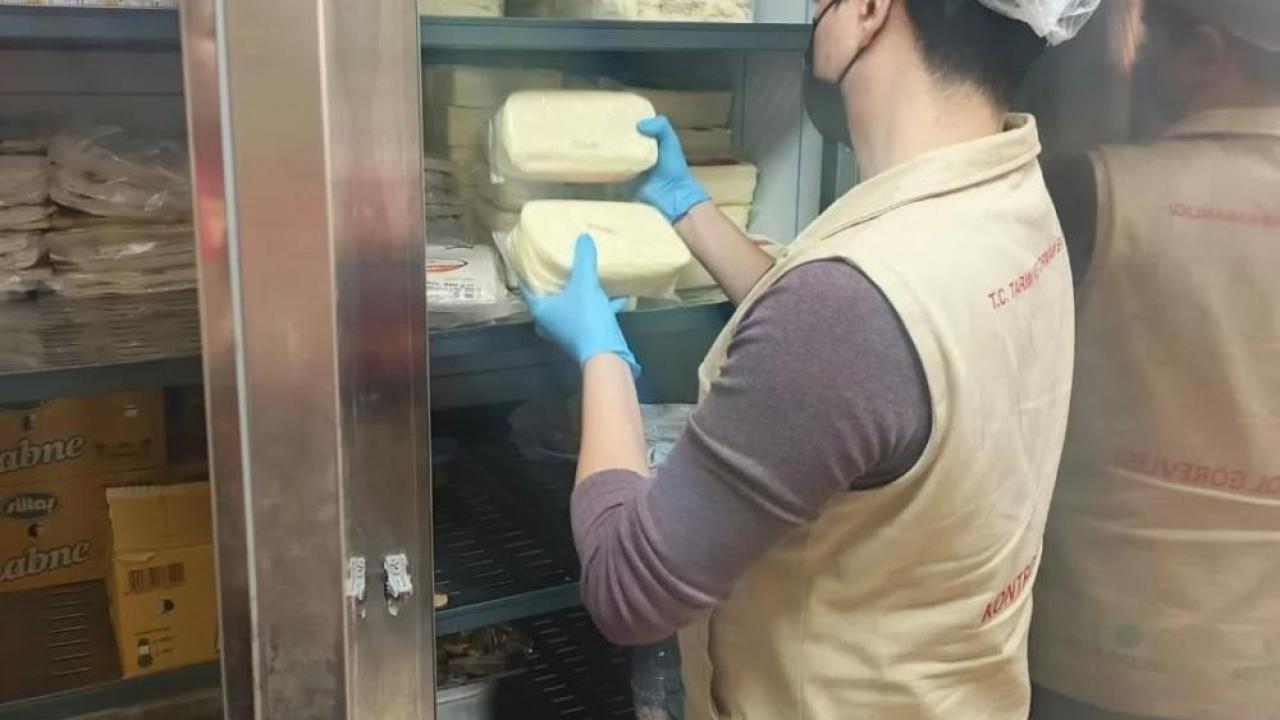 Aydın'da 11 ton süt ürünü imha edildi