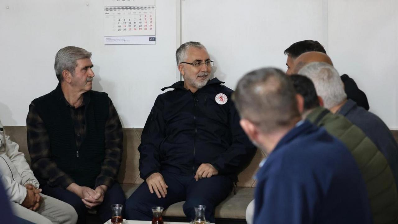 Bakan Işıkhan'dan 1 Mayıs mesajı: Hedeflerimize yürümeye devam edeceğiz