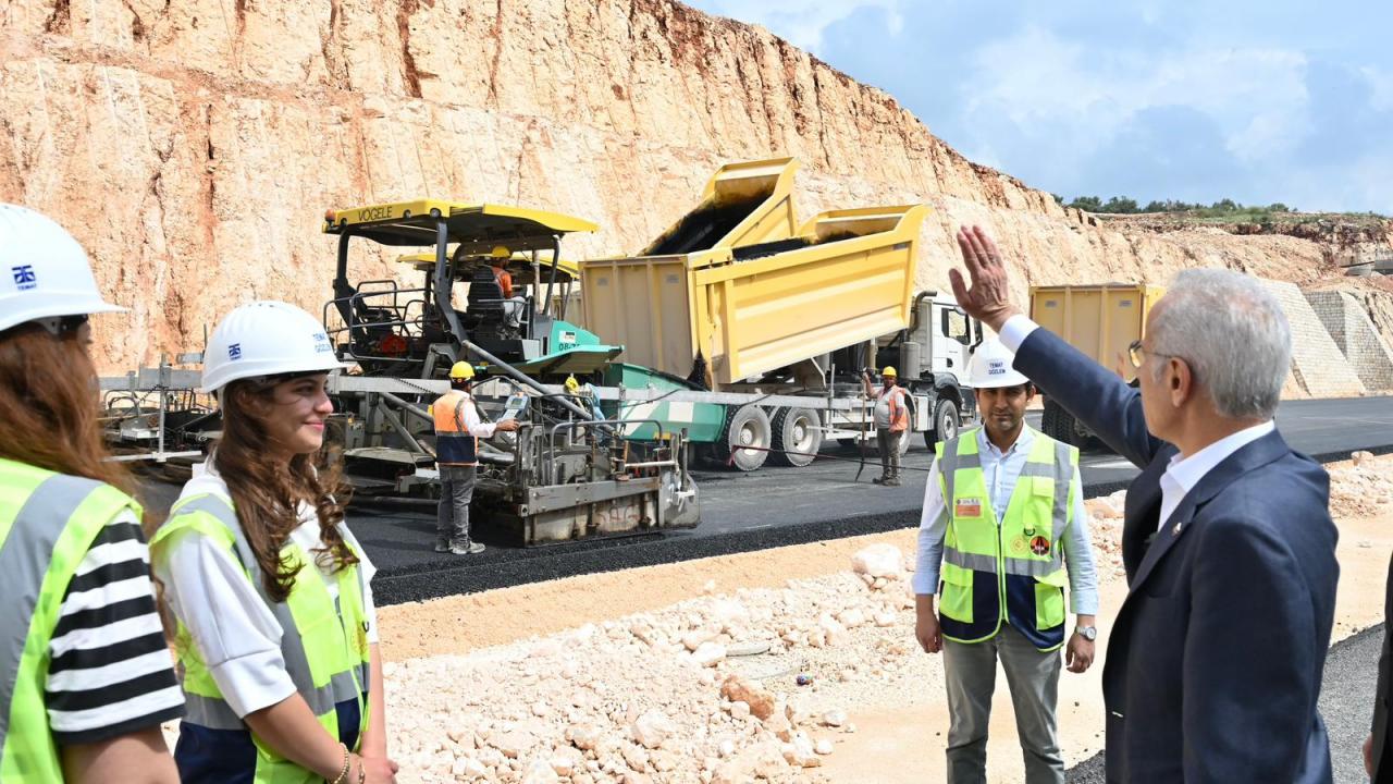 Çeşmeli-Kızkalesi Otoyolu inşaatı; Mersin sahil bandında 7 tünel ve 5 viyadüklü 52 km otoyol projesi