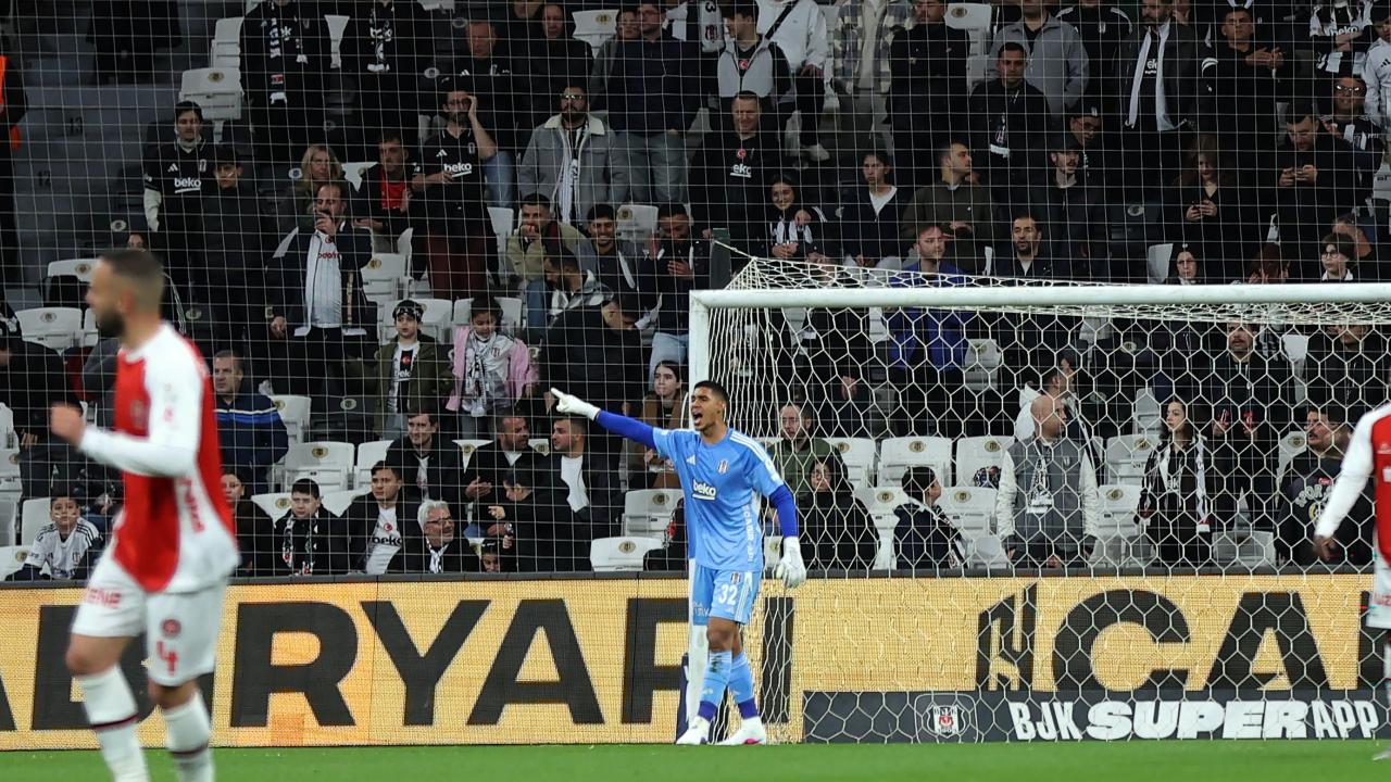 Beşiktaş'ta ilk maçına çıktı! Tribünlerden alkış aldı