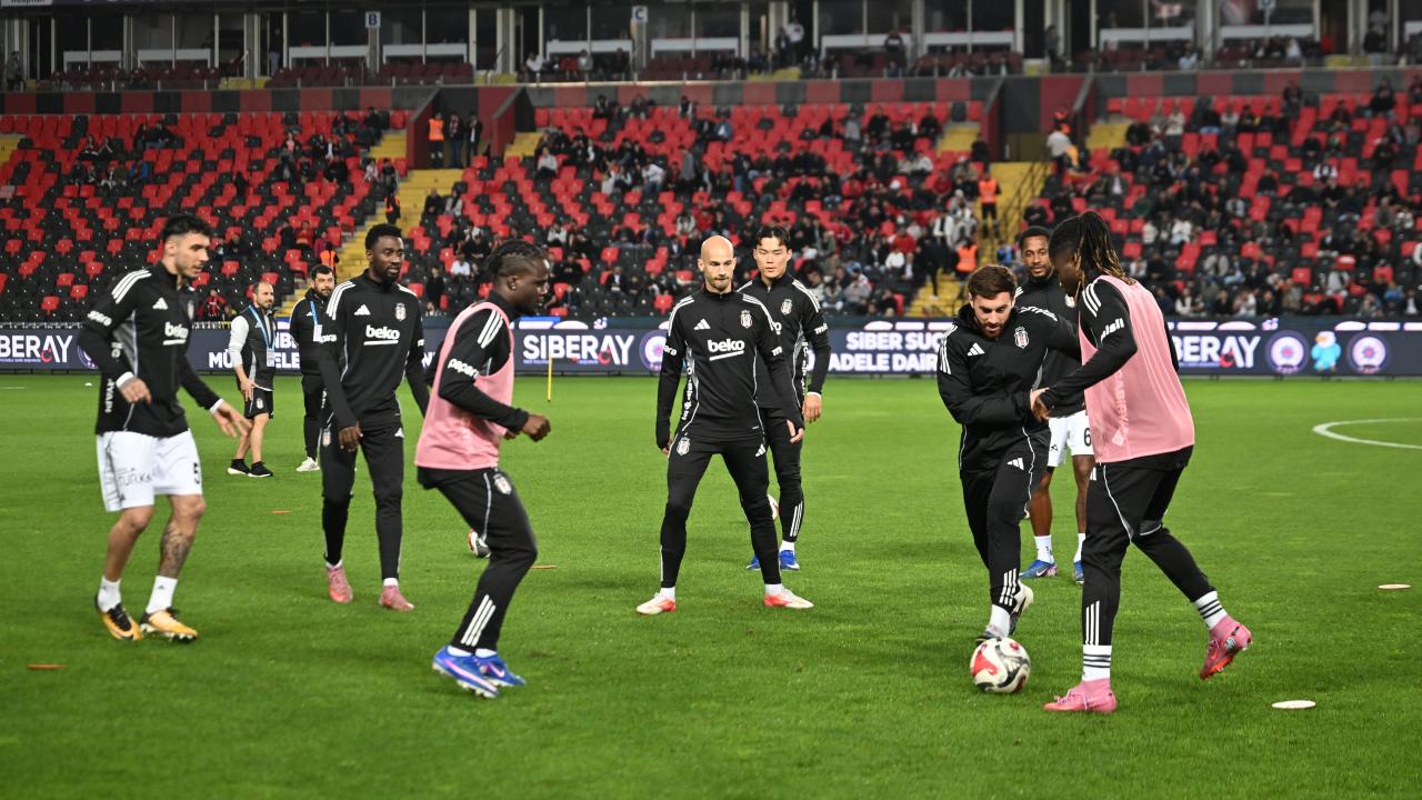 Beşiktaş’ta maç öncesi sakatlık! İlk 11’den çıkarıldı