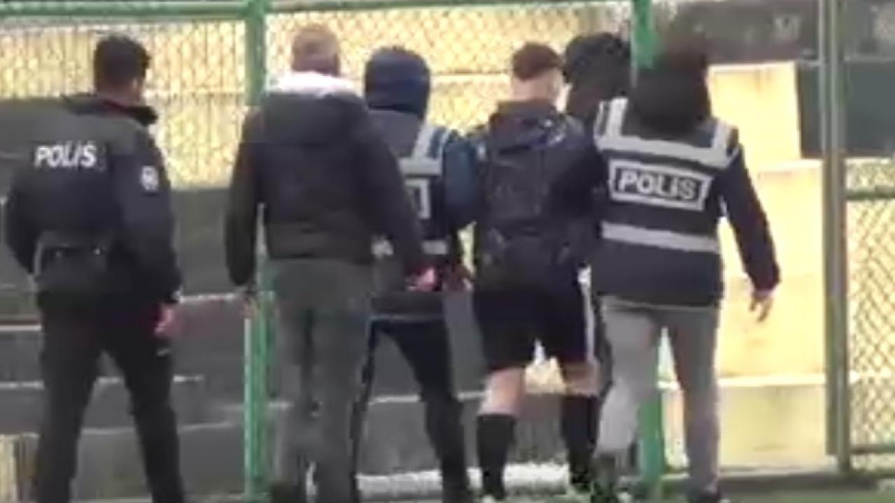 Edirne'de saha karıştı! Hakemin yüzüne yumruk atan futbolcu gözaltına alındı
