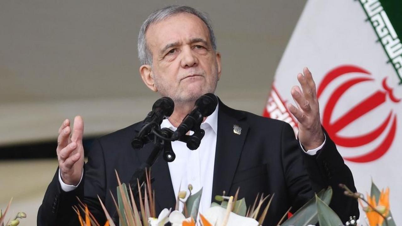 İran medyası: Pezeşkiyan, Arakçi'yi görevden almayı düşünüyor