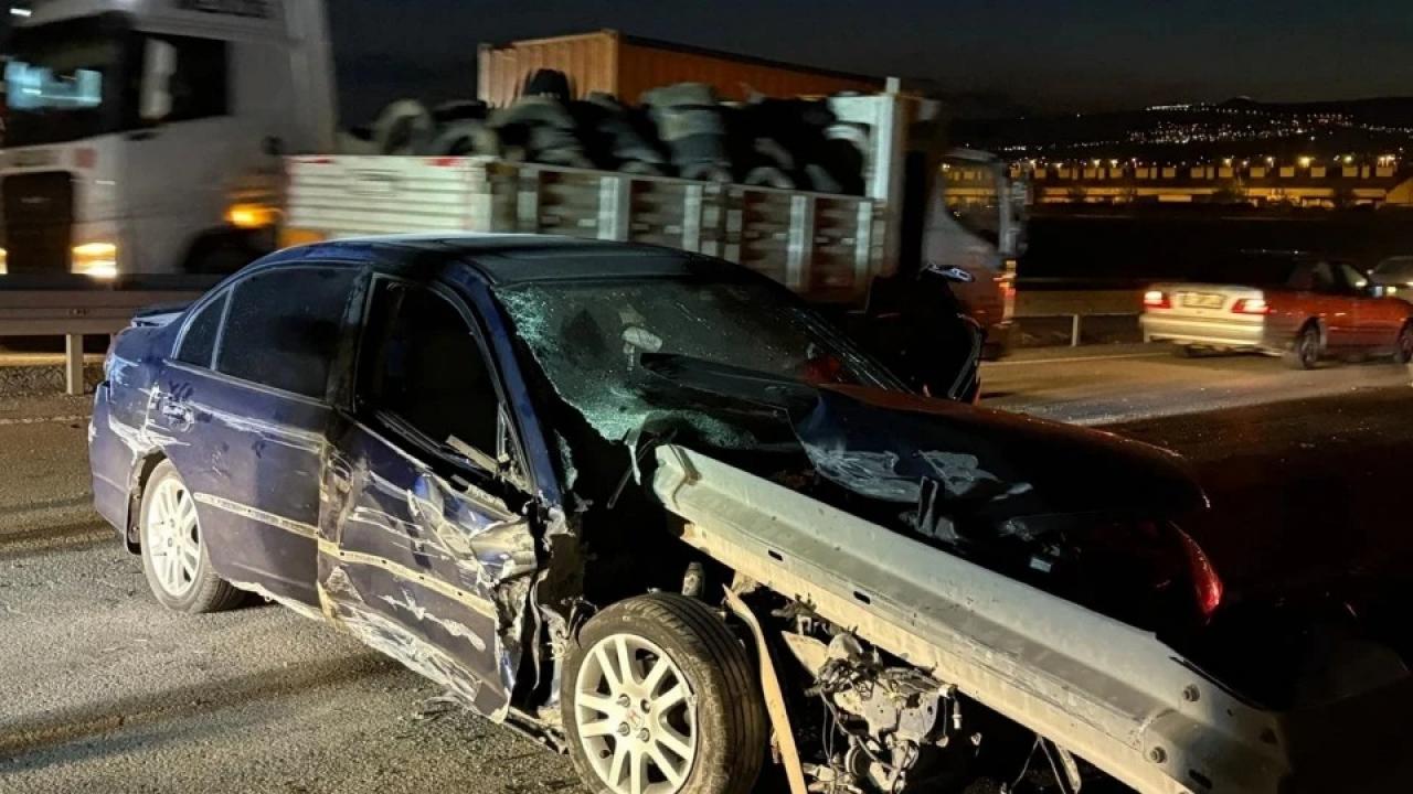 Kayseri’de otomobil bariyerlere saplandı: 1 ağır yaralı