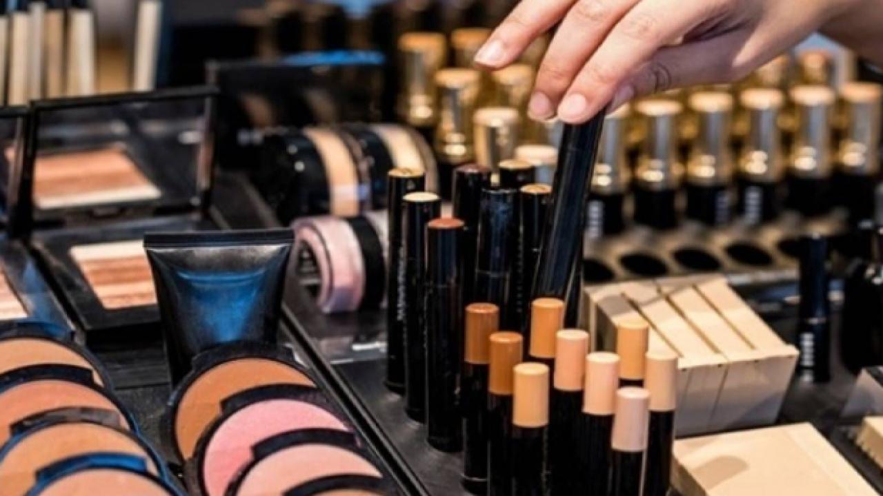 Kozmetik devi duyurdu! 10 bin kişiyi işten çıkartacak