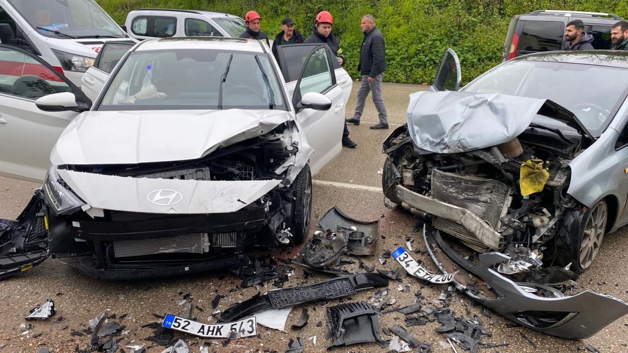 Ordu'da otomobiller çarpıştı: 3 yaralı