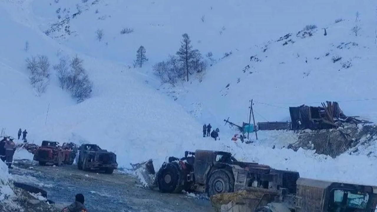 Rusya'da altın madeninde çığ felaketi: Ölüler var