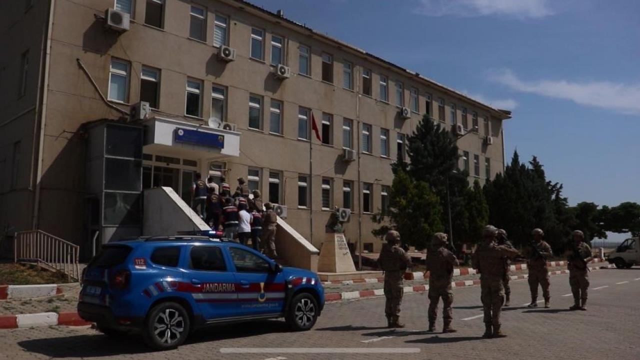 Şanlıurfa'da göçmen kaçakçılığı operasyonu: 18 tutuklama