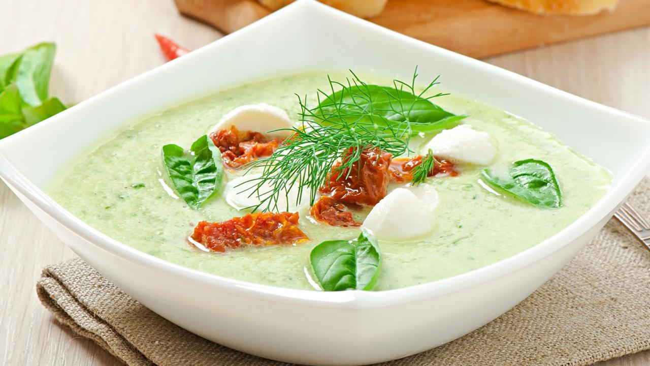 Soğuk Çorbalar: Serinleten Öğün