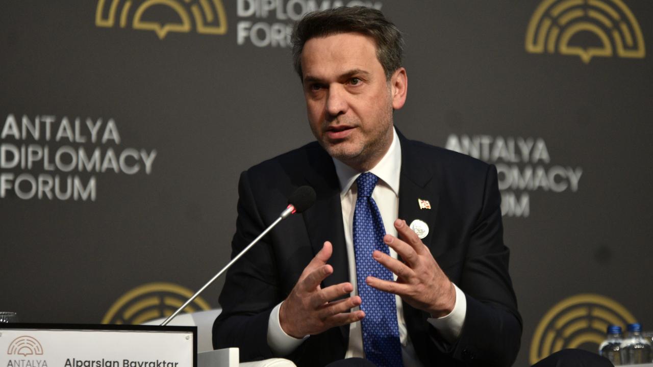 Son dakika haber... Bakan Bayraktar rest çekti: Ben bunlara bir daha ruhsat vermem!