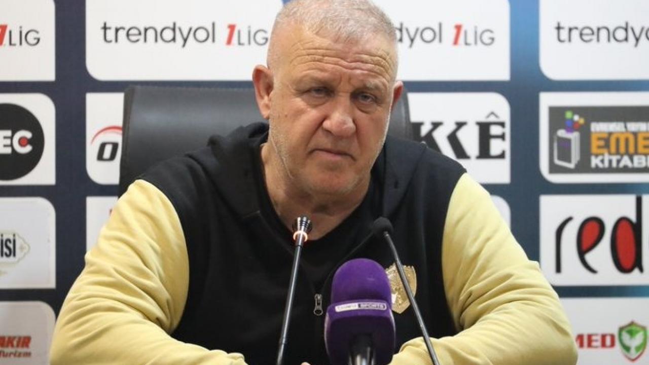 Süper Lig mücadelesi veren Amed Sportif Faaliyetler'de Mesut Bakkal'la yollar ayrıldı