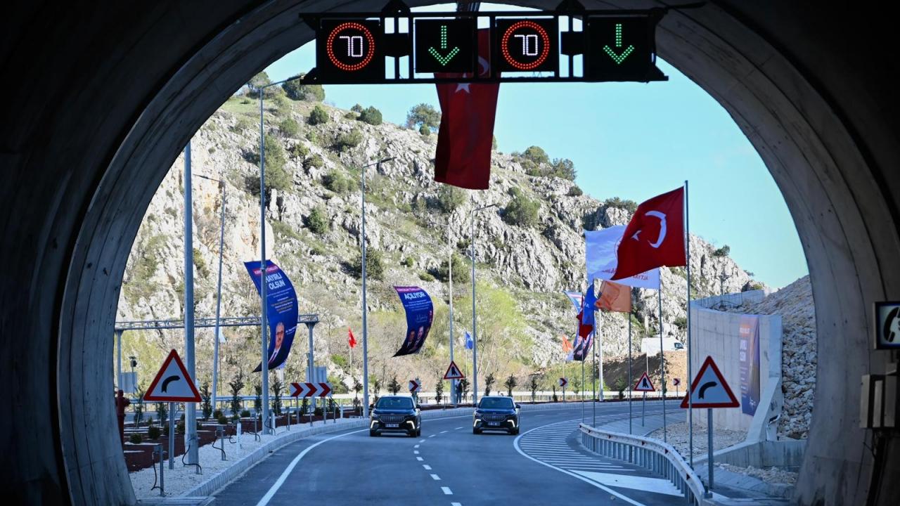 30 dakikalık yol 15 dakikaya düştü: Çorum-Laçin Yolu ve Kırkdilim Tünelleri hizmete açıldı