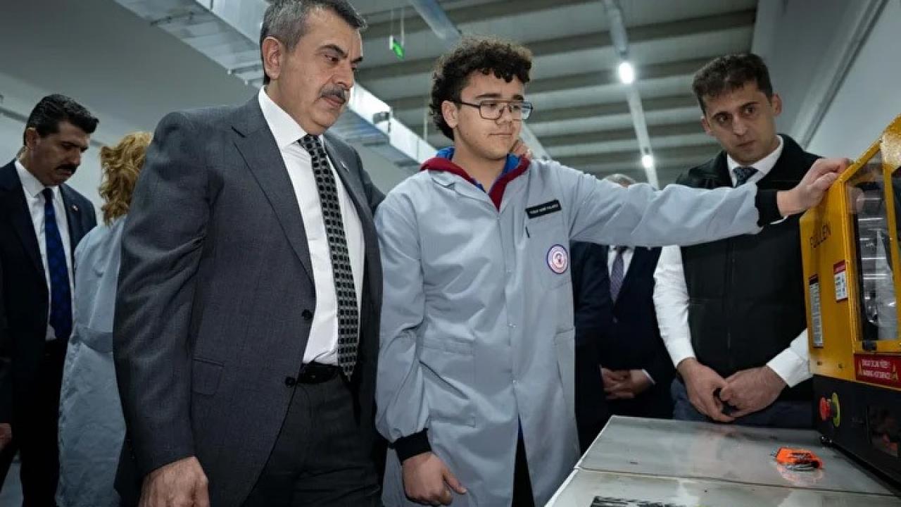 Bakan Tekin yeni modeli tanıttı! Mesleki eğitimde aranan eleman dönemi başladı