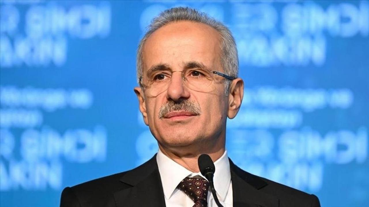 Bakan Uraloğlu, Alman mevkidaşı Schnieder ile bir …