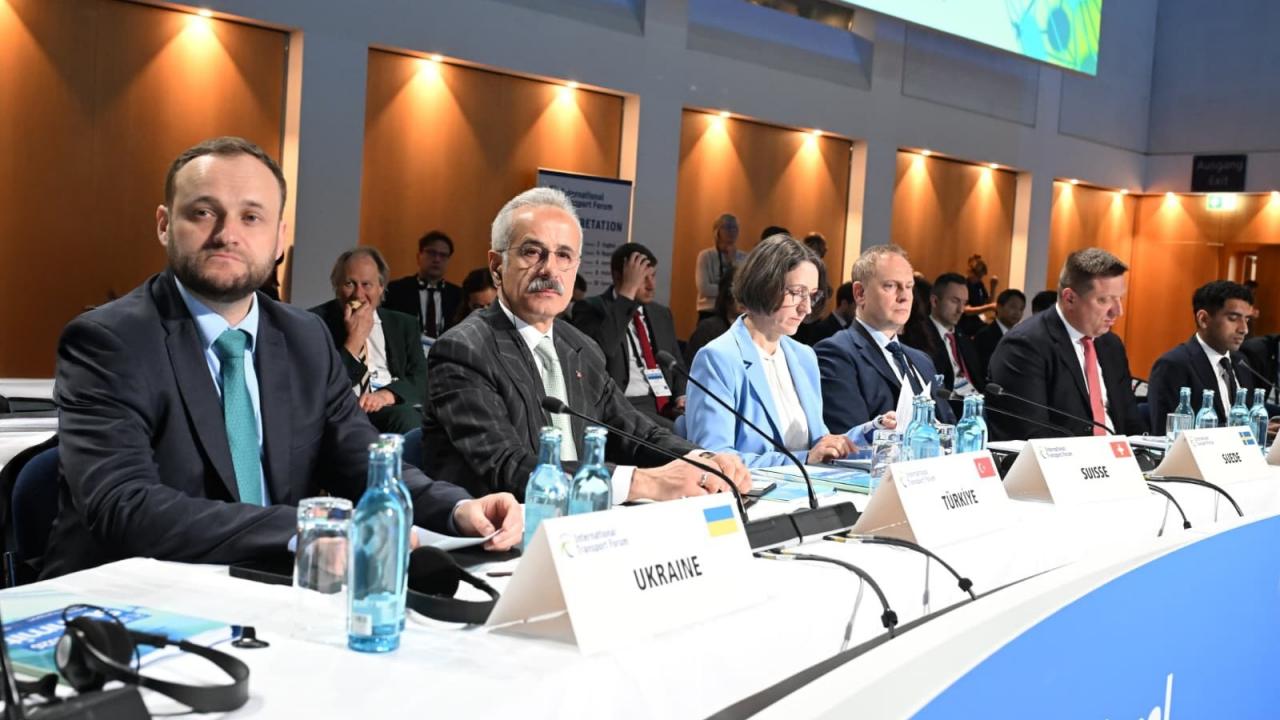 Bakan Uraloğlu: Alternatifi olmayan her sistemin kırılgandır