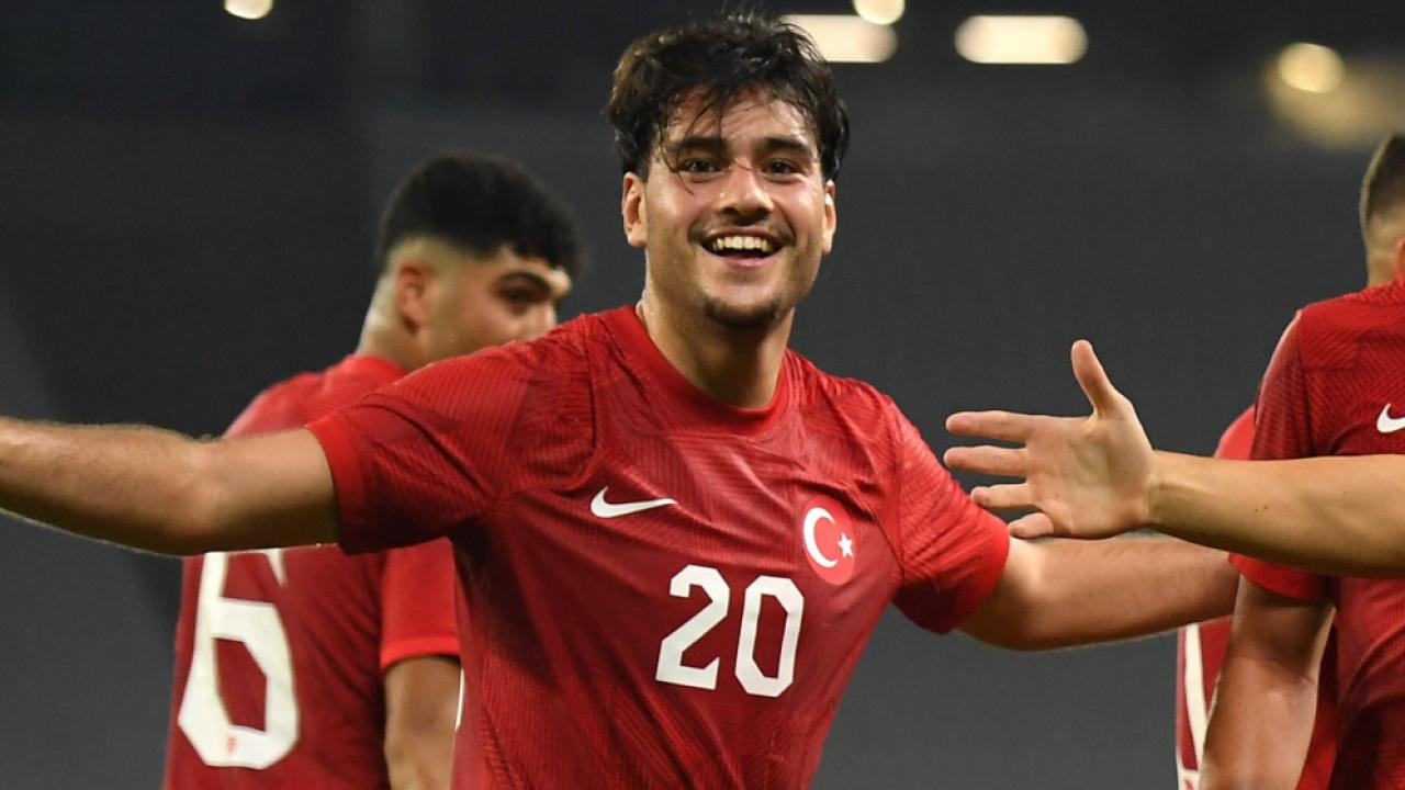 Galatasaray Avrupa'da 12 gol, 20 asist yapan milli yıldızı istiyor!