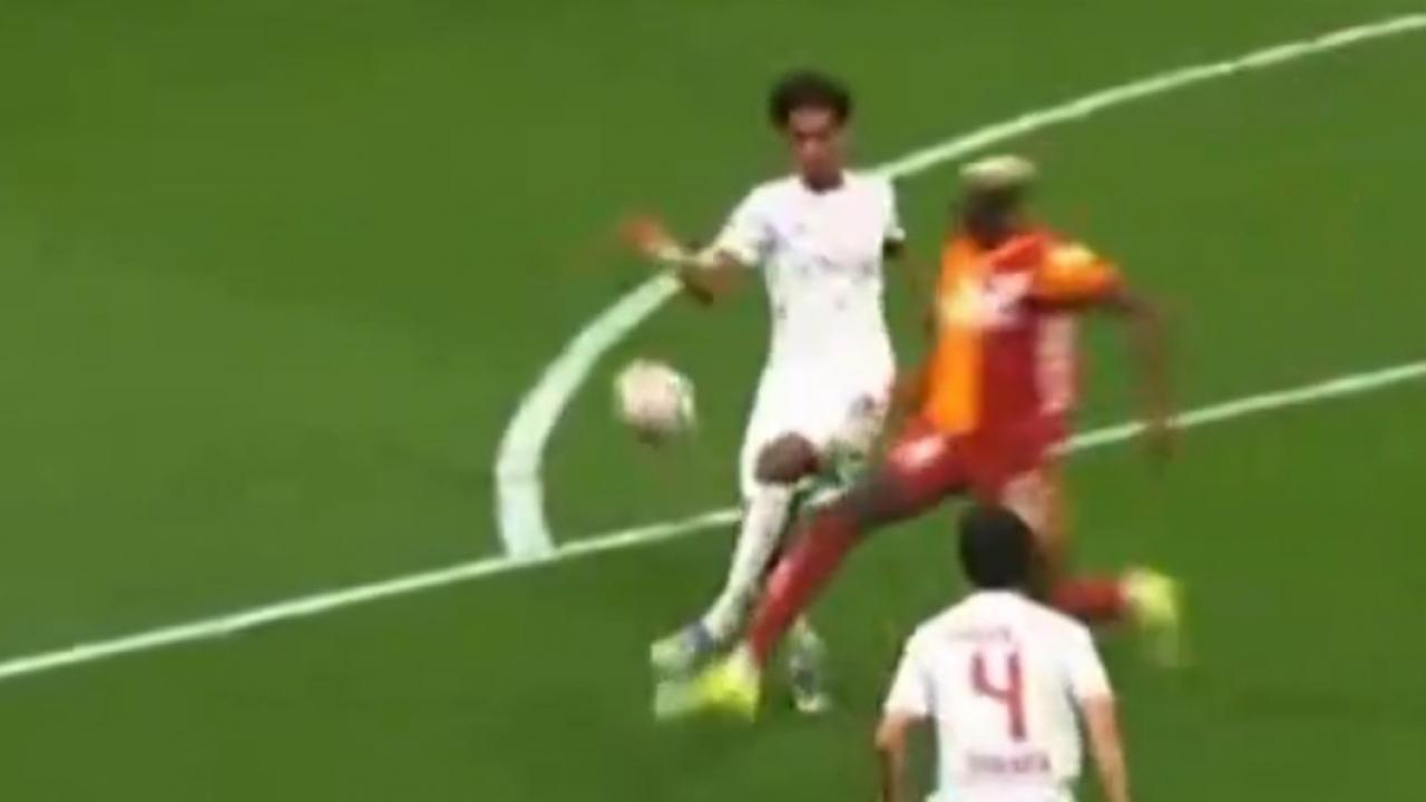 Şampiyonluk maçında tartışmalı pozisyonlar! Eski hakemler ne dedi?