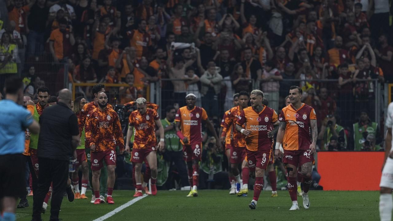 Tribünler aynı şeyi söyledi! Icardi gözyaşlarını tutamadı
