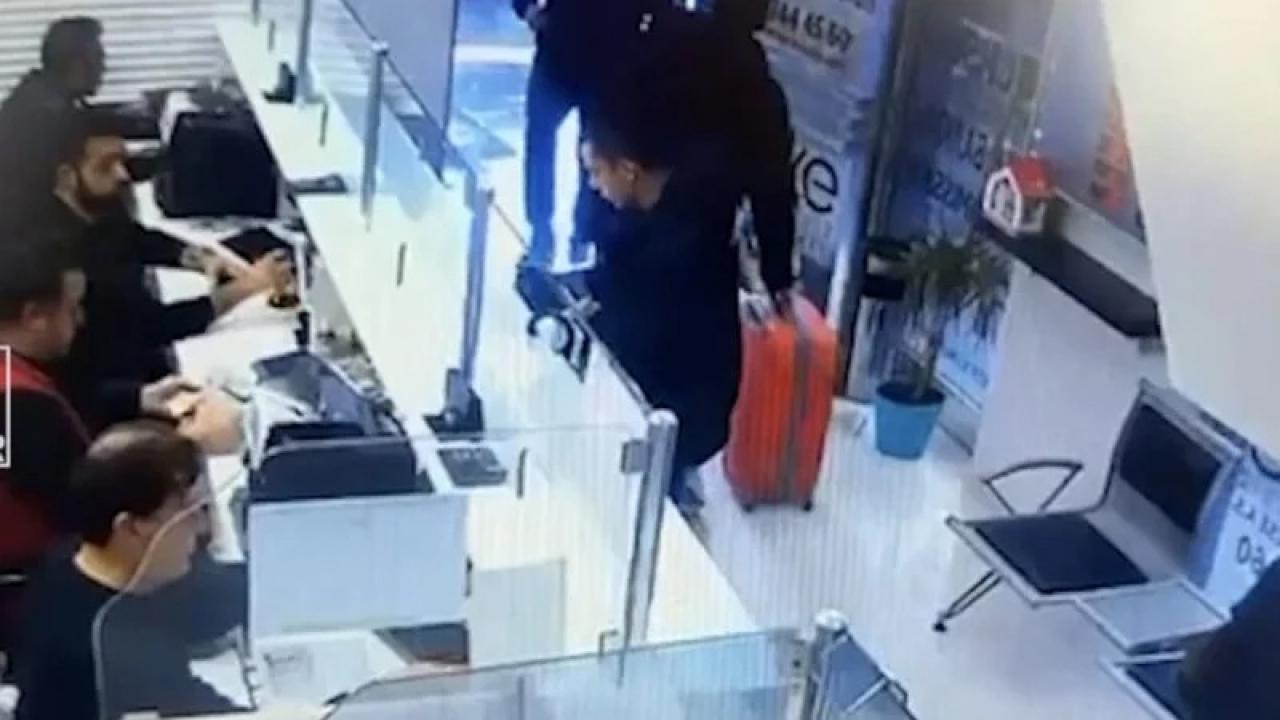 Muhittin Böcek'in oğlunun olay görüntüleri! Para dolu turuncu valiz dosyaya girdi...