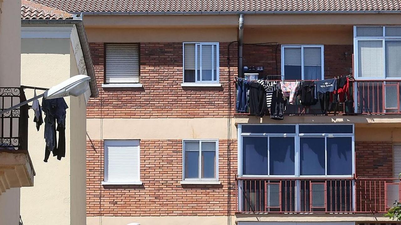 Balkona çamaşır asmak yasaklandı! Para cezası verilecek Balkona çamaşır asmak yasaklandı! Para cezası verilecek