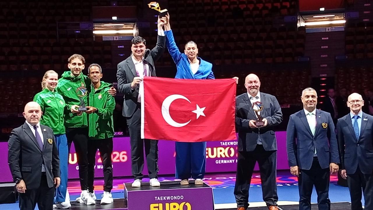 Bayrağımız zirvede yer aldı! Milli Takım, Avrupa şampiyonu
